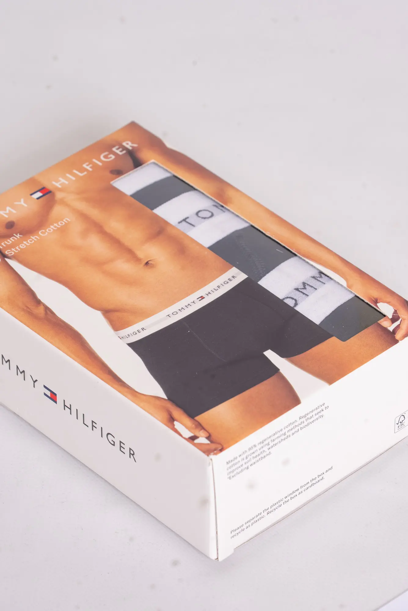 BOXER 3-PACK TOMMY HILFIGER ΜΟΝΟΧΡΩΜΟ ΒΑΜΒΑΚΕΡΟ ΜΕ ΛΕΥΚΟ ΛΑΣΤΙΧΟ BOXER 3-PACK TOMMY HILFIGER ΜΟΝΟΧΡΩΜΟ ΒΑΜΒΑΚΕΡΟ ΜΕ ΛΕΥΚΟ ΛΑΣΤΙΧΟ - Image 1