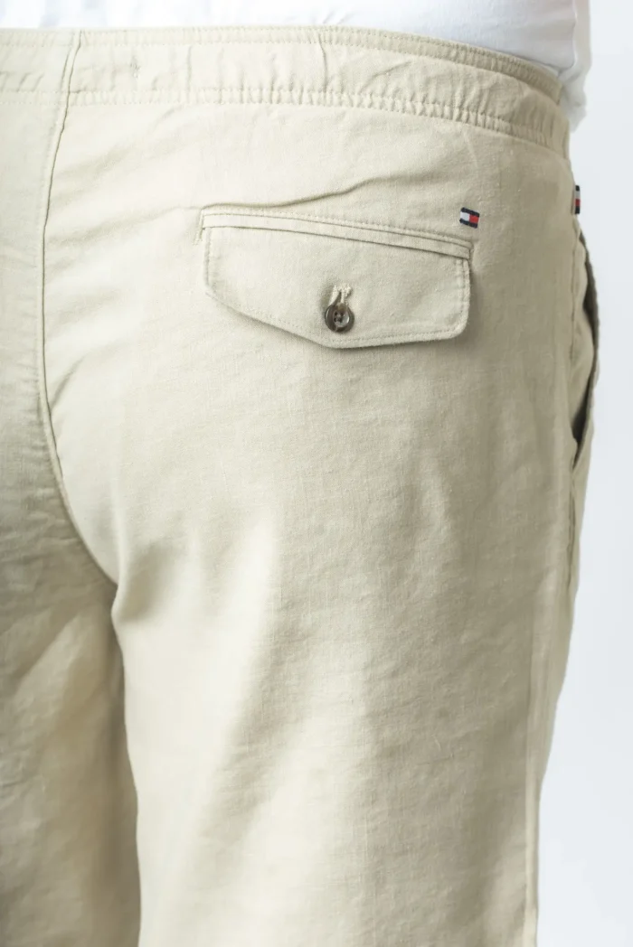 ΒΕΡΜΟΥΔΑ TOMMY HILFIGER ΛΙΝΗ ΜΕ ΛΑΣΤΙΧΟ ΣΤΟ ΖΩΝΑΡΙ ΚΑΙ ΚΟΡΔΟΝΙ - Image 3